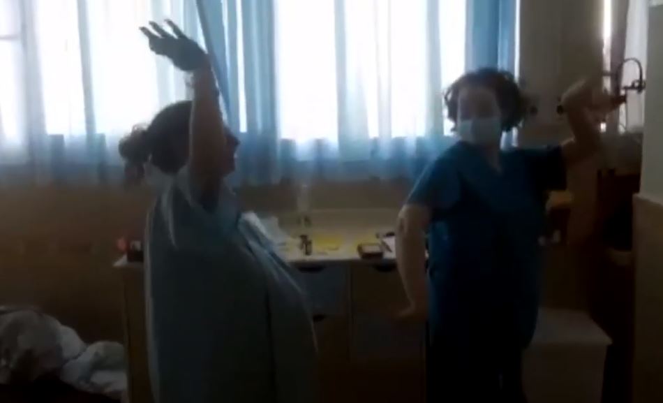 ריקודים בחדר הלידה (צילום מסך: הקריה הרפואית רמב"ם)