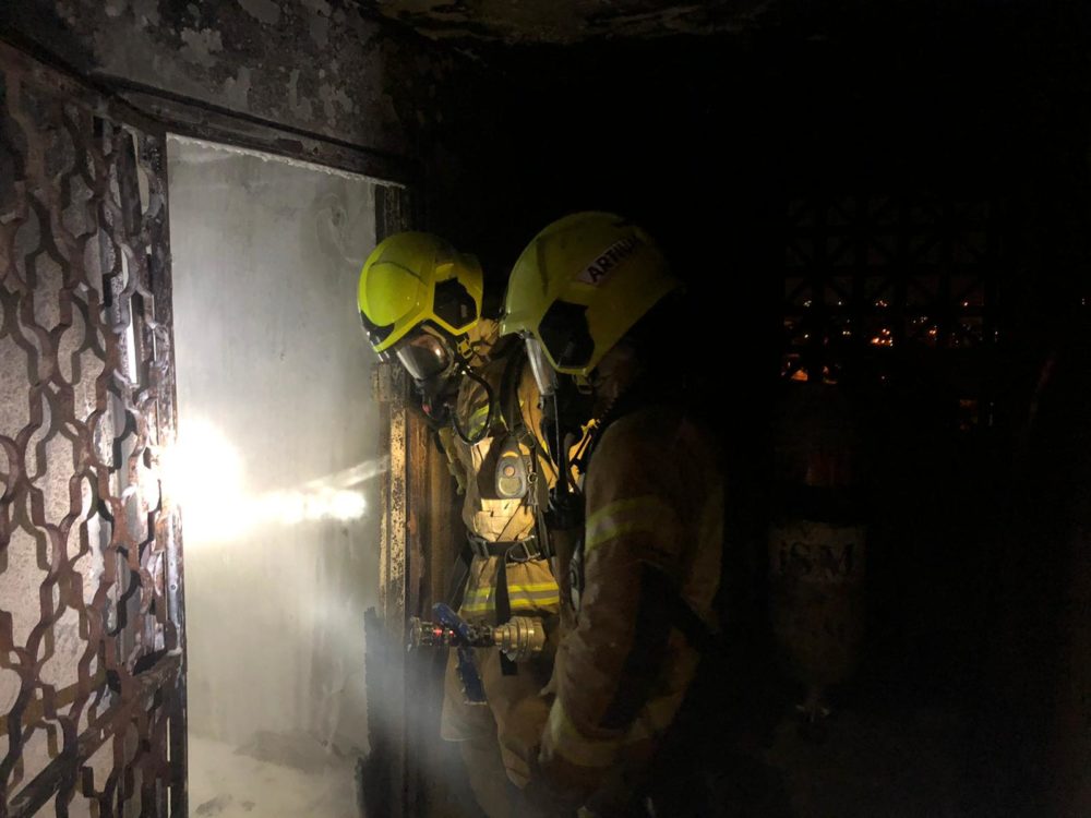 שריפה בבניין מגורים בקריית אתא (צילום: כבאות והצלה)