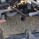 רכב ממנו חתכו את הממיר הקטליטי (אגזוז) (צילום: דוברות המשטרה)