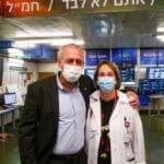 המפגש בין פרופ' אש לרעייתו, דר' אש – ברמב"ם (צילום: הקריה הרפואית רמב"ם)