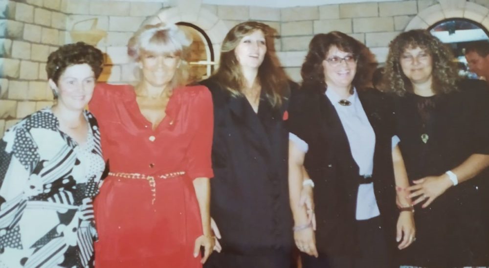 מפגש בנות דודות לפני כ-30 שנה | רחל וולך (אלבום פרטי)