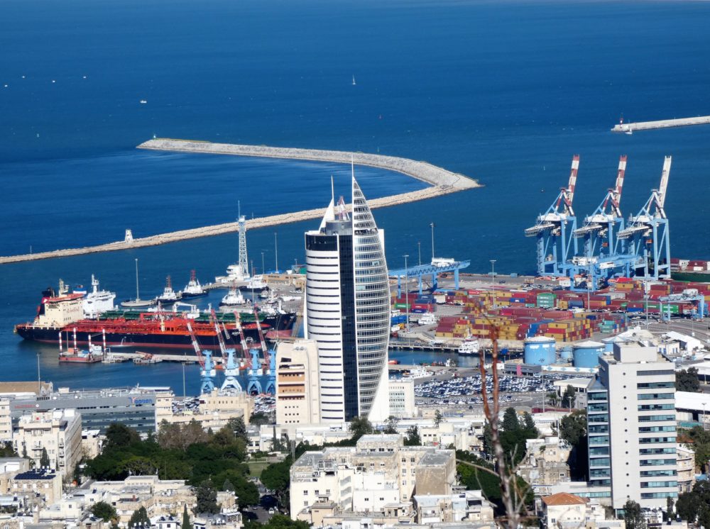 נמל חיפה וקריית הממשלה - מבט מהכרמל - חיפה (צילום: יעל הורוביץ)