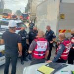 מפקדי האירוע • שרפה ברחוב קיבוץ גלויות בחיפה • חנות חומרי חשמל נשרפה כליל (צילום: כבאות והצלה חיפה)