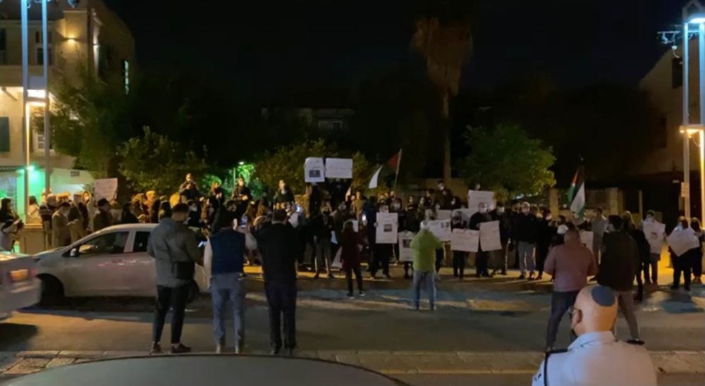 תקיפת שוטר | הפגנה בשדרות בן גוריון בחיפה (צילום: משטרת ישראל)