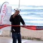 סטורם ריידר – הגולשים מרכיבים ציוד (צילום: גיורא קורן)