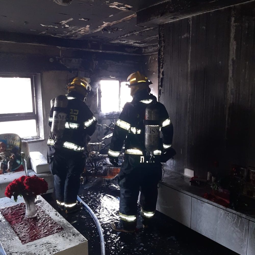 שרפה בדירת מגורים (צילום: כבאות והצלה)