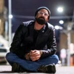 בועז רפאלי – מוביל הסיור • החצר האחורית של החצר האחורית של חיפה | סיור מצולם בעקבות הפשיעה והביטחון האישי (צילום: ירון כרמי)