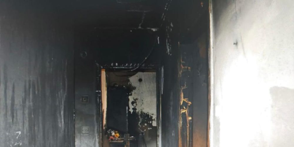 שרפה בדירה בנשר (צילום: דוברות המשטרה)