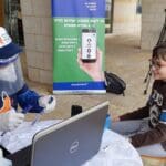 בדיקת קורונה לילדים בפסטיבל הבינלאומי להצגות ילדים (צילום: חי-פה בשטח)