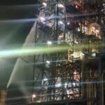 שרפה בשתי ארובות מימן במתחם בז"ן בחיפה (צילום: כבאות והצלה)