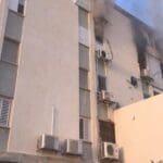 שריפת דירה בקומה השלישית במבנה מגורים בקריית ים (צילום: כבאות והצלה)