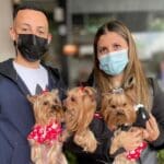 משפחת בן הרוש מקריית מוצקין עם סימבה לואי וקוקו (צילום: אורלי גרוסמן)