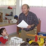 יוסי צליח עם 'שיטת גליה' בגן צברים בקריית ביאליק (צילום: שירלי שחר טבקוב)
