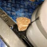 תושב חיפה הותקף באבנים עת שנהג ברכבו (צילום: חי פה)