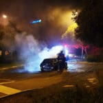 רכב עלה באש בדרך צרפת בסמוך לבית הלוחם (צילום: חי פה)