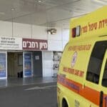 ניידת טיפול נמרץ של מד"א בפתח מיון בית החולים רמב"ם בחיפה – ארכיון (צילום: ירון כרמי)