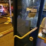 אוטובוס של אגד הותקף באבנים ברחוב שבתאי לוי (צילום: חי פה)