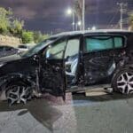 תאונת דרכים ברחוב טשרניחובסקי – רכב הקיה התנגש במכוניות חונות (צילום: אלכסנדרה שר)