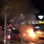 תאונה בין רכב פרטי לאוטובוס בחיפה • הרכב עלה באש (צילום: כבאות והצלה)
