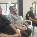 בחולצה האפורה – יקותיאל (מיק) בן יעקב, מייסד יחידת הכלבנים (צילום: דודי מיבלום)
