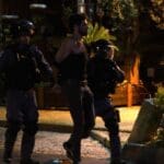 מעצר במהלך התפרעות בשדרות בן גוריון 11/5/21 (צילום: שי רגב)