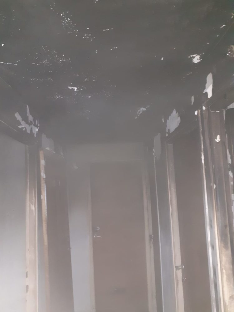 שריפה במחסן במבנה מגורים (צילום: כבאות והצלה)