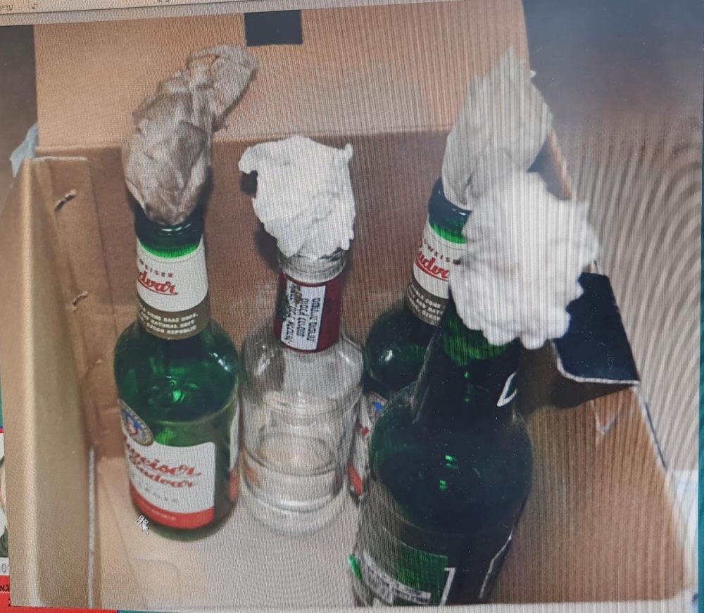 בקבוקי התבערה שנתפסו (צילום: דוברות המשטרה)