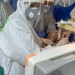 רופאים במחלקת קורונה | התמונה להמחשה בלבד (צילום: דוברות רמב"ם)