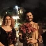 חלוקת פרחי שלום במושבה הגרמנית (צילום: תג מאיר)