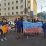 הקן של הנוער העובד והלומד מהכרמל הצרפתי בהפגנה (צילום: דביר בר-גל)