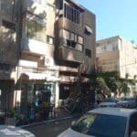 הבניין השרוף במסדה (צילום: חי פה בשטח)