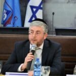 מנחם קפלן מסיעת דגל לתושב (צילום: ראובן כהן)