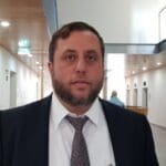 מיכי אלפר בעת דיון בבית המשפט בחיפה (צילום – אלבום אישי)