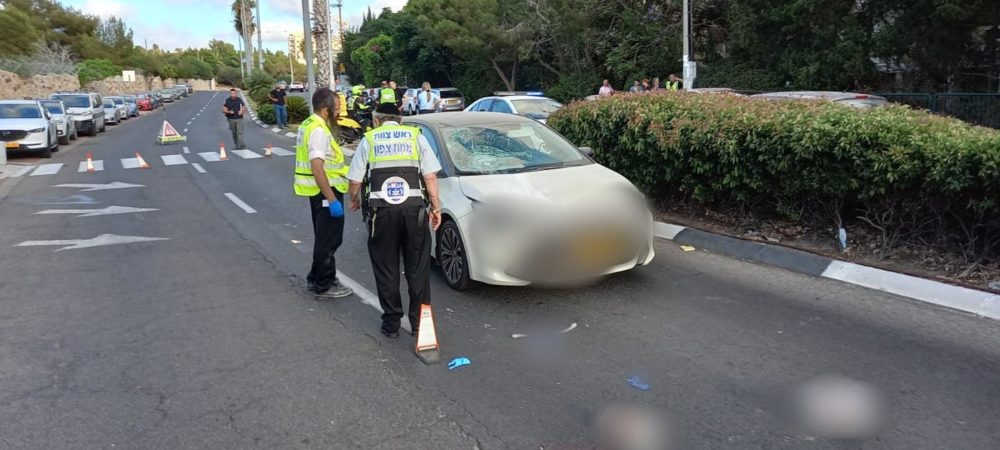 הולכת רגל נהרגה על מעבר חציה בתאונת דרכים ברחוב טשרניחובסקי בחיפה (צילום: זק"א)