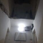 חדר המדרגות פורק – תמ"א 38: הקבלן פירק את חדר המדרגות והמשפחה נותרה כלואה וחולצה על ידי הכבאים (צילום: כבאות והצלה)