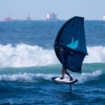 גד אבידור – ווינג סרף – Wing Surf • ענף גלישה חדש ומסקרן בחופי חיפה (צילום: גונן גוז)