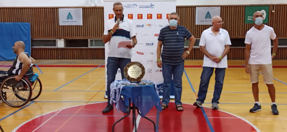 מדלית אליפות ליגה לאומית ב׳ בכדורסל נכים למג׳ד אל כרום (צילום: דוד וולטמן)