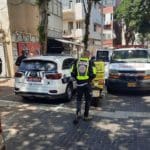כונני מד"א בזירת ירי בדירה ברחוב נורדאו בחיפה (צילום: חי פה)