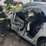 תאונת דרכים בין רכב למשאית (צילום: כבאות והצלה)