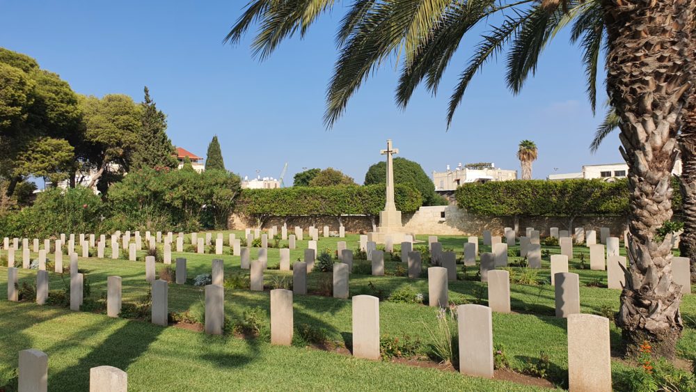 בית קברות נוצרי - ההיסטוריה של שכונת אלעתיקה בחיפה (צילום: כמיל סארי)