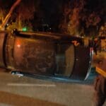 הרכב התהפך • הנהגת נעלמה – תאונת דרכים ברחוב צה"ל בחיפה (צילום: כבאות והצלה)