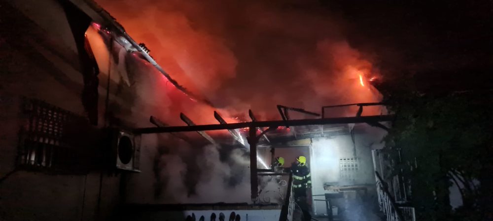 שריפה בהוסטל לנוער בחיפה (צילום: כבאות והצלה)