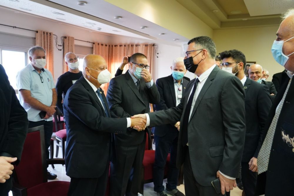 גדעון סער הגיע לחיפה כדי לברך את ראשי הקהילה הנוצרית (צילום: דוברות שר המשפטים)