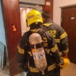 סיגריה שלא כובתה נתפסה בעציץ ולוחמי האש הוזעקו לדירה אפופת עשן (צילום: כבאות והצלה)