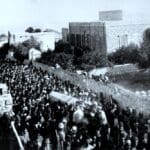 קהל של עשרת אלפים איש נטלו חלק בהלוויית עבדול-בהא בחיפה בשנת 1921 (צילום: באדיבות הקהילה הבאהית העולמית)