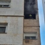 כבאי – שריפה בקומה הרביעית מתוך 18 ברחוב חשמונאים בקרית מוצקין (צילום: כבאות והצלה)