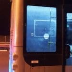 חלון שבור – שברו והרסו את המטרונית בקו 1 בחיפה (צילום: חי פה בשטח)