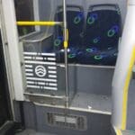 נערים שברו והרסו את המטרונית בקו 1 בחיפה (צילום: חי פה בשטח)