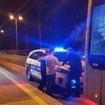 נהג המטרונית מדווח למשטרה – נערים שברו והרסו את המטרונית בקו 1 בחיפה (צילום: חי פה בשטח)