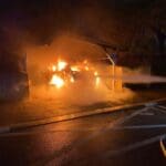 שריפת רכב בחניה בקרית חיים (צילום: כבאות והצלה)